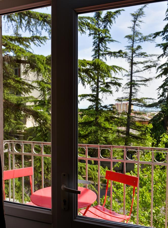 Apartment On Rustaveli Avenue Kutaisi Bagian luar foto