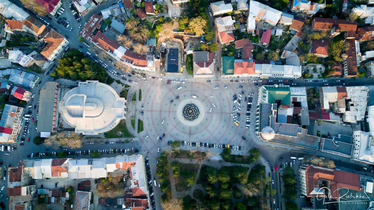 Apartment On Rustaveli Avenue Kutaisi Bagian luar foto