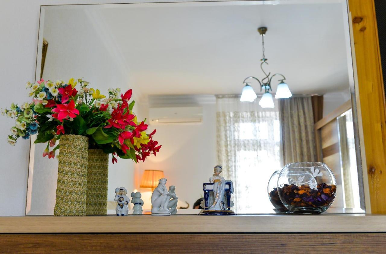 Apartment On Rustaveli Avenue Kutaisi Bagian luar foto