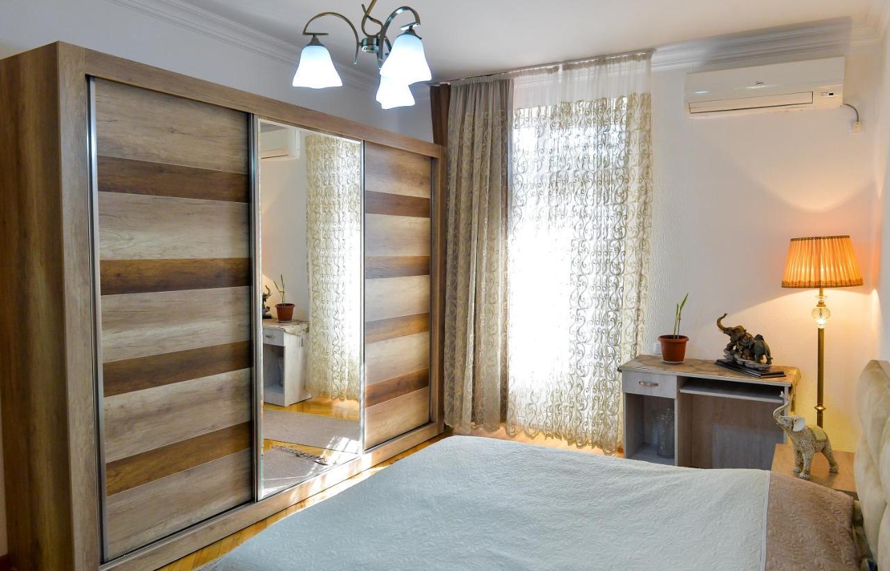 Apartment On Rustaveli Avenue Kutaisi Bagian luar foto