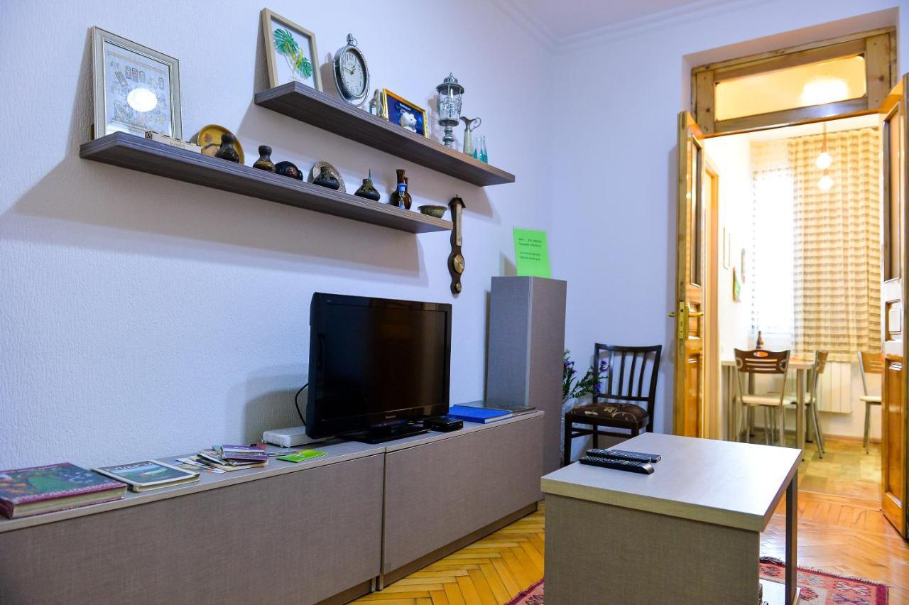 Apartment On Rustaveli Avenue Kutaisi Bagian luar foto