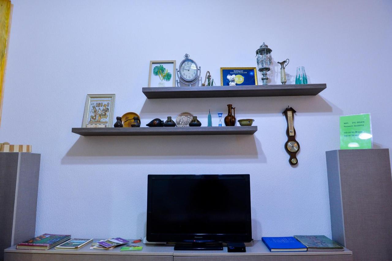 Apartment On Rustaveli Avenue Kutaisi Bagian luar foto