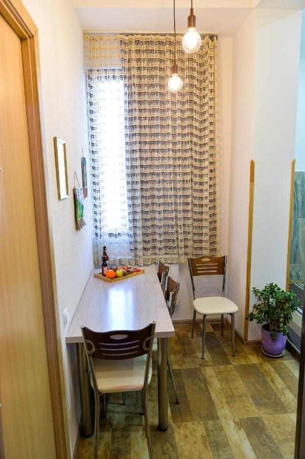 Apartment On Rustaveli Avenue Kutaisi Bagian luar foto