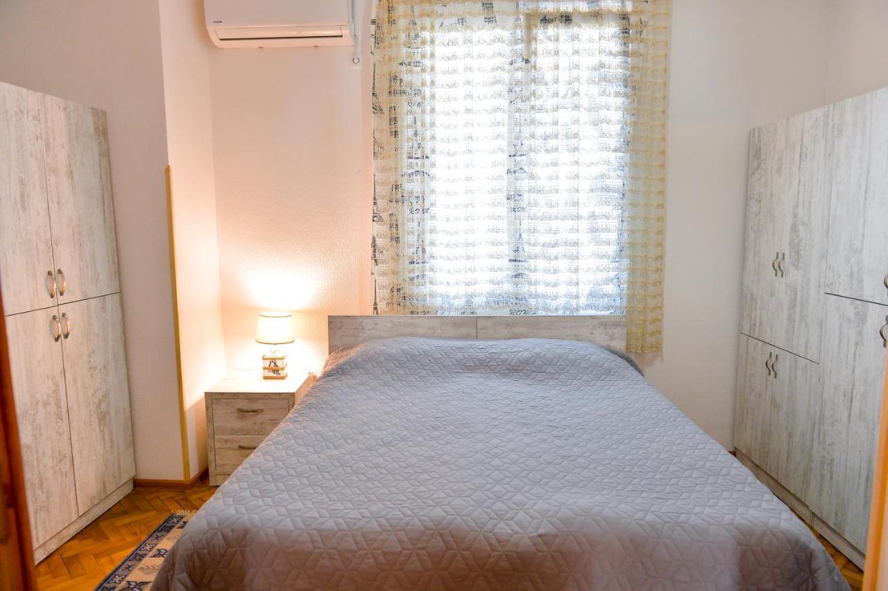 Apartment On Rustaveli Avenue Kutaisi Bagian luar foto