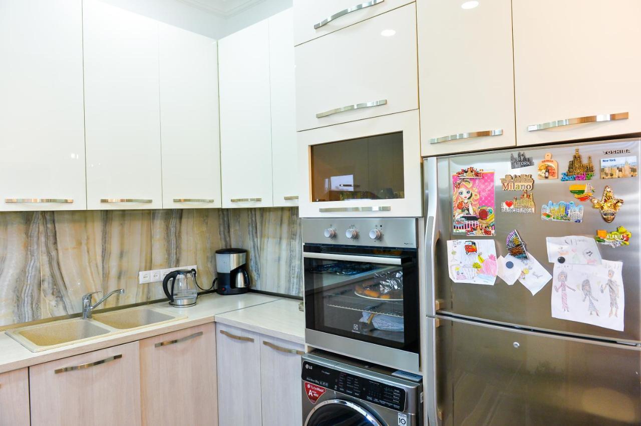 Apartment On Rustaveli Avenue Kutaisi Bagian luar foto